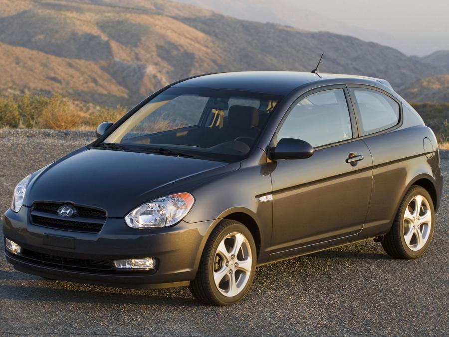  Hyundai Accent 3-Door 2006 года  (US) (фото 12 из 13)